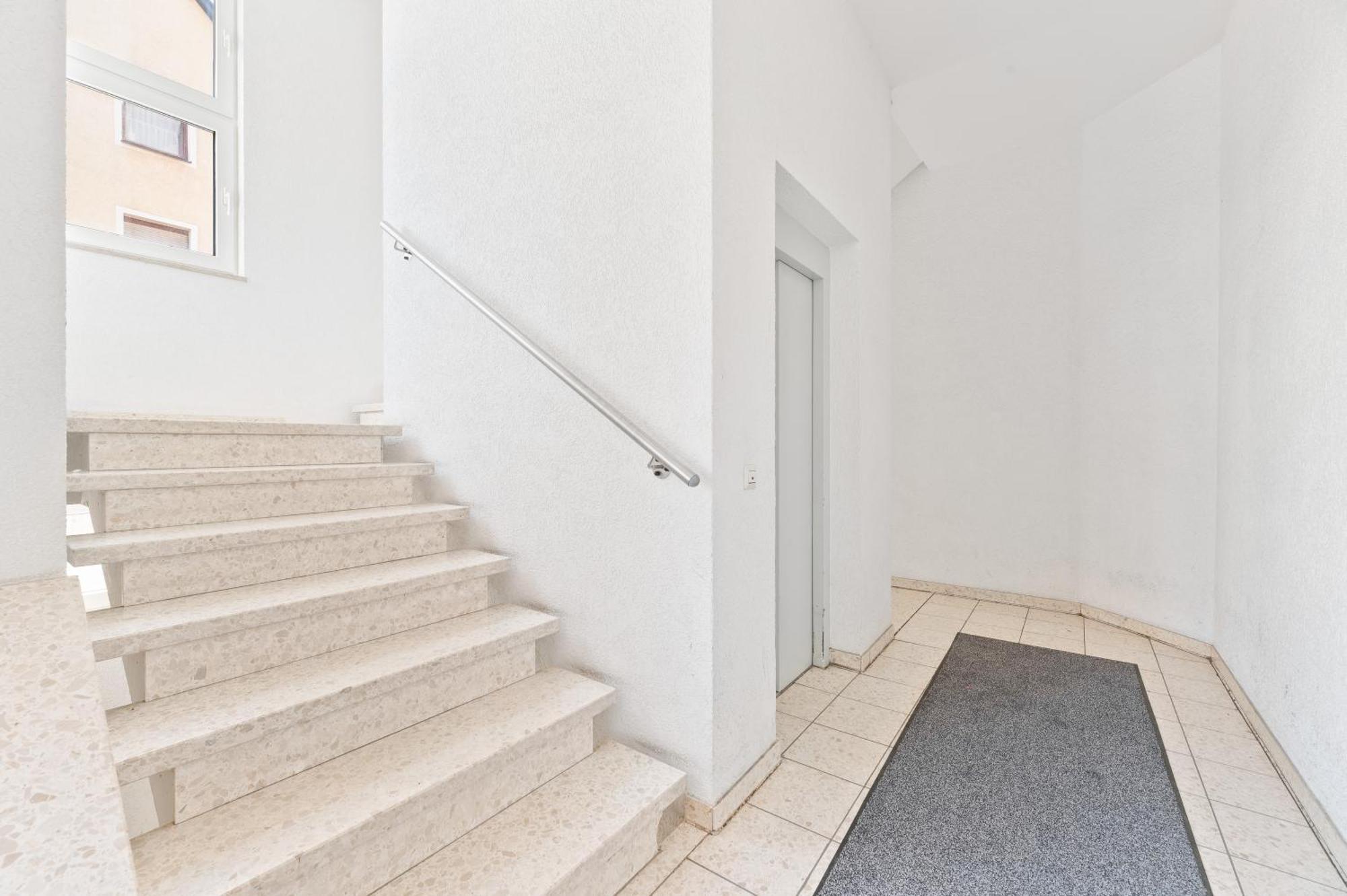 Helle Zentrumsnahe Familienfreundliche Ferienwohnung Fellbach Exterior photo